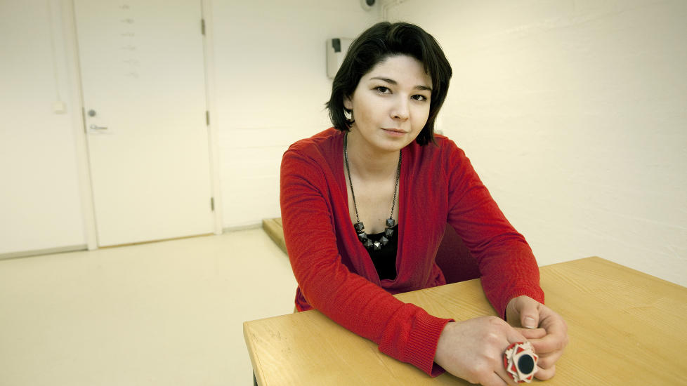MANGE VIL LESE: Maria Amelies bok Ulovlig norsk har vakt oppsikt. N� m� forlaget trykke flere tusen nye kopier fordi ettersp�rselen er s� stor. Maria Amelie sitter n� p� Trandum mottak. FOTO: HENNING LILLEG�RD/DAGBLADET.