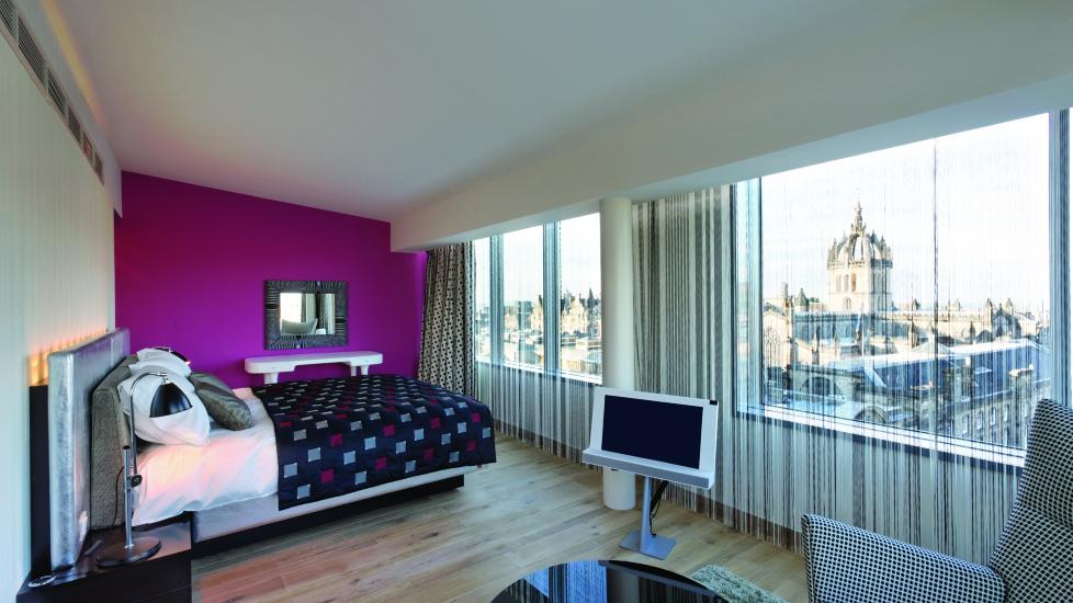 DESIGNHOTELLET UNDER SLOTTET: Hotel Missoni ligger sentralt i Edinburgh og huser en popul�r italiensk restaurant og bar.