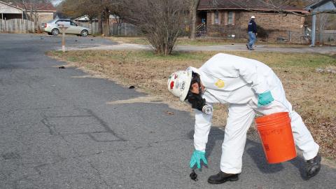 D�DE FUGLER: P� nytt�rsaften falt tusenvis av fugler ned fra himmelen i Arkansas i USA. Foto: AP Photo/The Daily Citizen, Warren Watkins