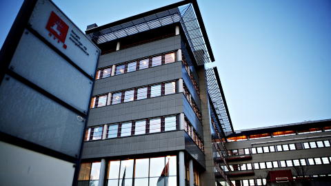 - STO I KONTRAKTEN: Norges Vassdrags- og energidirektorat viser til at det sto i kontrakten med Royal Renhold at l�nnsvilk�rene �ikke b�r v�re d�rligere enn de vilk�rene som gjelder for samme type arbeid, og som er fastsatt i tariffavtalen�. Foto: TORBJ�RN GR�NNING/DAGBLADET