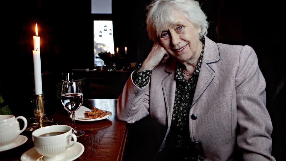 FRA MORD TIL BLOMSTER: Kerstin Ekman kommer med en ny bok i vinter. Den heter �Se blomman!� og er en essaysamling om blomster og botanikk. Foto: Lars Eivind Bones / Dagbladet