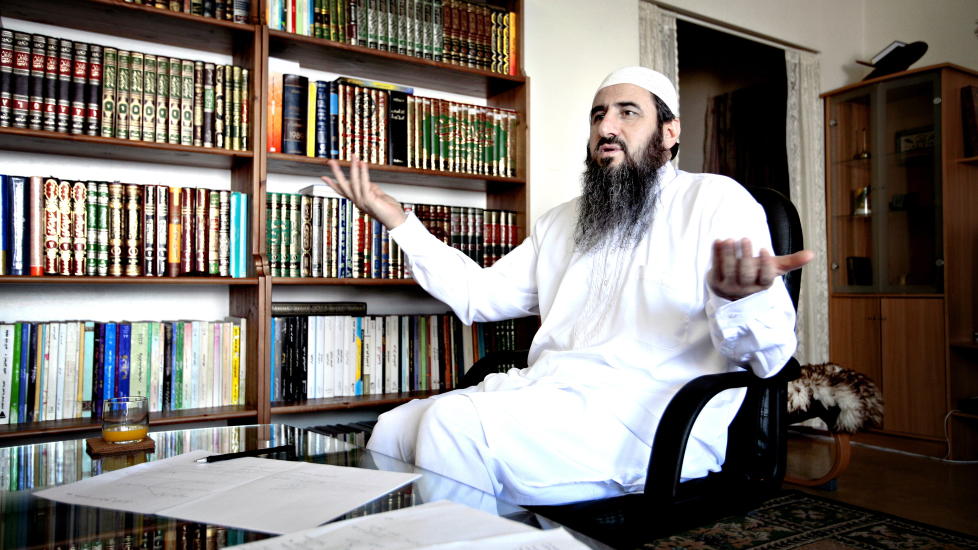 - VIL HJEM: Mulla Krekar �nsker � dra hjem til Irak, men har noen krav til norske myndigheter. Foto: Bj�rn Langsem/DAGBLADET.
