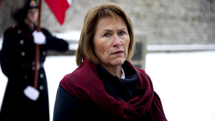 TILDELT: Grete Faremo holdt en markering p� Akershus slott i dag like etter at Hans Majestet Kongen i statsr�d tildelte Krigskorset til Trond Andr� Bolle. Foto: �istein Norum Monsen/Dagbladet