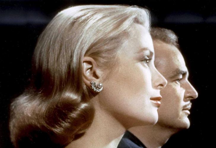 ORIGINALEN Mang en norsk husmor har klippet ut slike ikoniske bilder fra norske ukeblader av filmstjernen og den fyrstelige Grace Kelly. N� har Norge f�tt en like str�lende kongelig, mener eksperter p� dette subjektive omr�det. FOTO:  EPA/- FRANCE OUT