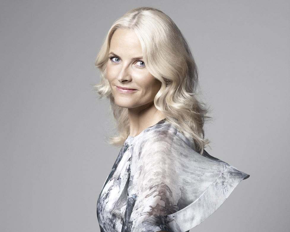 HUN STR�LER: Sier Ingeborg Heldal, som aldri f�r har sett Mette-Marit s� vakker som dette. Foto: S�lve Sundsb� / Det kongelige hoff.