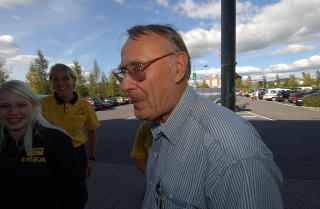IKEA GRUNNLEGGER: Ingvar Kamprad har tjent mye penger p� sine varehus.


FOTO: Robert S. Eik/Dagbladet