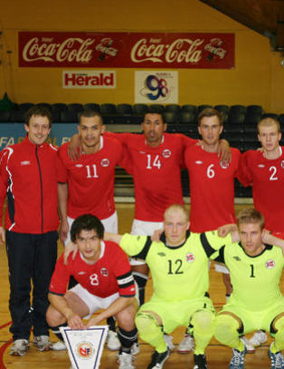 Tre røde kort da futsalgutta gikk videre i EM-kvaliken