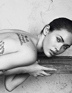 Poserer toppl�s for Armani