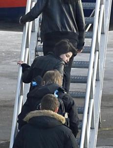 Her g�r Maria Amelie om bord i flyet