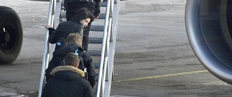 Her g�r Maria Amelie om bord i flyet
