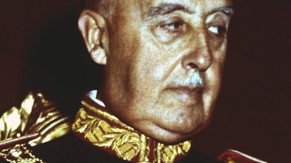 TAR SELVKRITIKK: Ogs� i SV har udemokratiske str�mninger gjort at man har st�ttet undertrykkere. Men den historiske selvransakelsen m� foreg� b�de hos oss og p� h�yresiden, mener B�rd Vegard Solhjell. P� bildet Spanias beryktede general Franco.Foto: AP/Scanpix