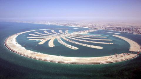 PALM JUMEIRAH: Eiendomsselskapet Nakheel st�r bak b�de The World, og ogs� Palm Jumeirah (bildet). Foto: JORGE FERRARI/EPA/SCANPIX