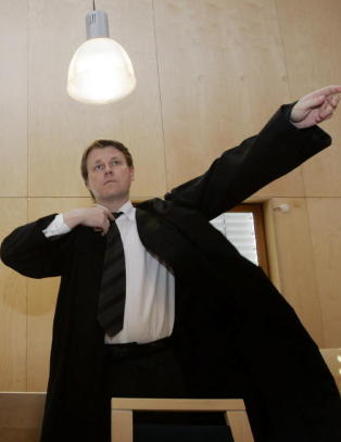 13 �ring ble tvangsgiftet med fetteren