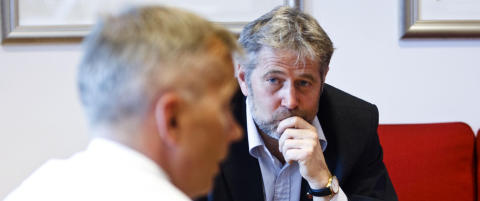 - Justisministeren detaljstyrer politiet