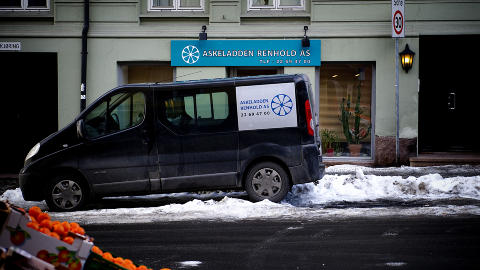 - IKKE I KONTRAKTEN: - Oslo kommune har aldri krevd at vi skal betale minstel�nn. Vi skulle gjerne betalt mer, men da m� ogs� Oslo kommune v�re villig til � skrive ny kontrakt, sier daglig leder i Askeladden Renhold, Hertzel Cohen, til Dagbladet. Foto: �ISTEIN NORUM MONSEN/DAGBLADET