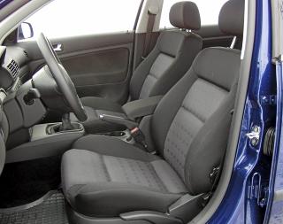 HER SITTER DU GODT: Seter og sittestilling er et stort pluss for denne generasjonen av VW Passat. FOTO: Terje Bj�rnsen