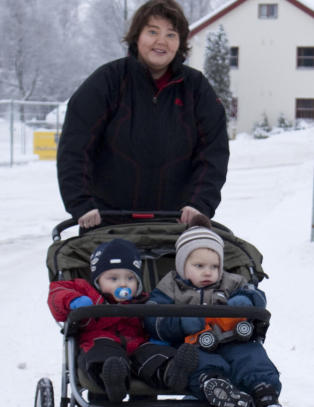 Har ikke tid til å behandle søknader om adopsjon
