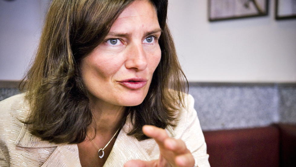 -RAJA B�R GJ�RE LEKSA SI:  Kommunalpolitiker og tidligere statssekret�r i Arbeids- og inkluderingsdepartementet Libe Rieber-Mohn (Ap) er ikke overbevist over Rajas ekspertise i integreringssp�rsm�l. Foto: H�kon Eikesdal / Dagbladet