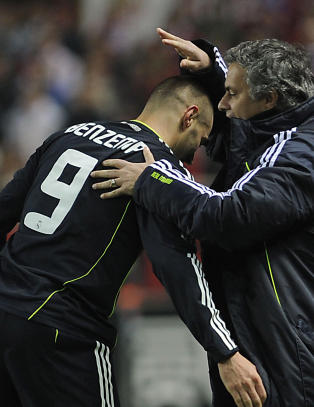 Benzema med bursdagsgave til Mourinho