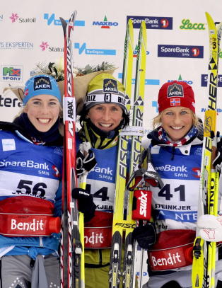 Henger etter jentene i sporet