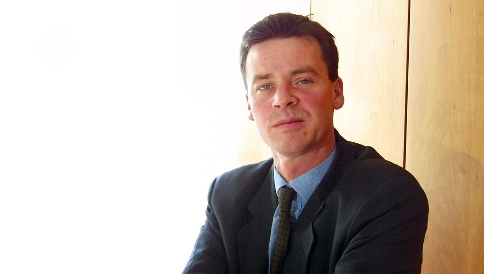 JA TIL V�PNENE: Statssekret�r Roger Ingebrigtsen tror norsk v�penindustri kan  gi �konomien et l�ft i framtida.




Foto VEDLOG/HANS ARNE Dagbladet