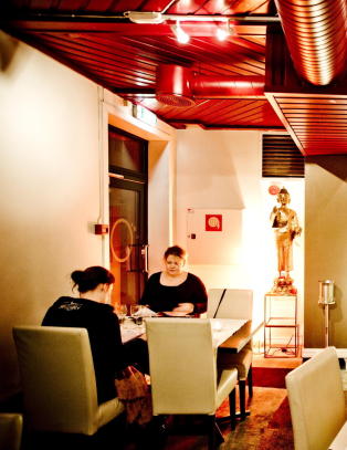 &Oslash;stens middelm&aring;digheter