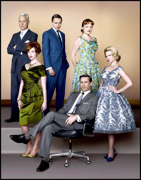 POPUL�R: Siden starten i 2007 har 60-talsserien �Mad Men� f�tt hele 13 Emmy-priser og fire Golden Globe-statuetter. Christina Hendricks (35) gjorde seg raskt kjent som den formfulle sekret�ren Joan Holloway. Foto:STELLA PICTURES