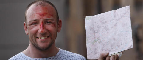 Adam (36) raste 305 meter ned fra fjelltopp i vill fart