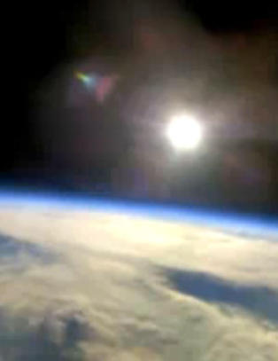 Filmet jorda med hjemmelagd utstyr