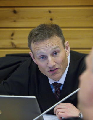 - Man m� skyve sterke inntrykk til side