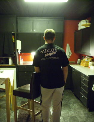 - Jeg tenker ikke p� overgrepene som skal ha skjedd her. Det stemmer liksom ikke for meg