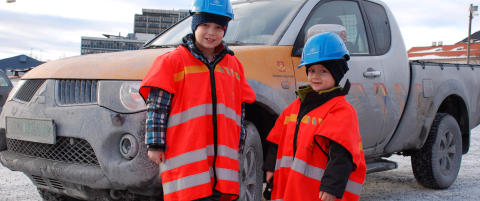 Fredrik (4) og Emil (7) oppklarte biltyveri