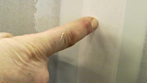 SJEKK: Dytt men neglen for � finne ut om sparkelen er gjennomherdet Foto: �ivind Lie