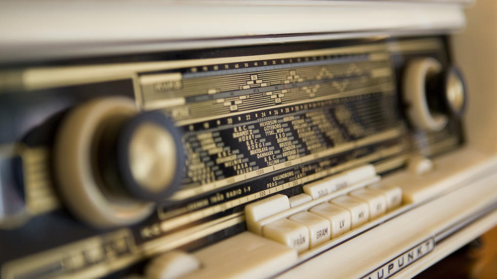  PENSJONIST:  Om seks �r er alle FM-radioer modne for s�ppeldynga - avdeling for elektronisk avfall. Denne Blaupunkt-radioen er veteran allerede. 
ILLUSTRASJONSFOTO: BERIT ROALD, SCANPIX