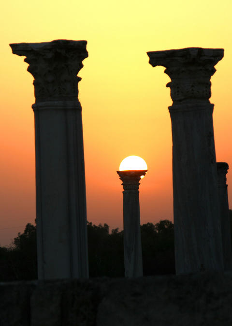 KYPROS: Kypros er delt i en gresk og en tyrkisk del. De romerske ruinene i Salamis ligger i den tyrkiske delen, nord for Famagusta. Foto: GEIR B�LSTAD
