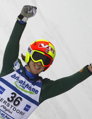 Hilde hoppet seg opp på pallen i skiflyging