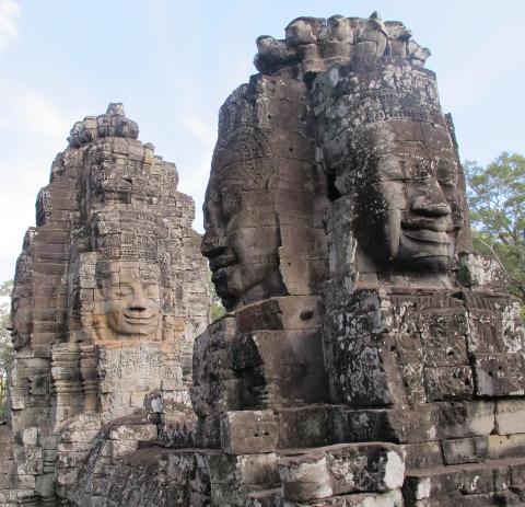SMILENDE STEIN: I Bayon-tempelet, som ligger like ved Angkor Wat, kan du blant annet se flere slike ansikt hogget ut i stein. Foto: SIRIL K. HERSETH SMILENDE STEIN: I Bayon-tempelet, som ligger like ved Angkor Wat, kan du blant annet se flere slike ansikt hogget ut i stein. Foto: SIRIL K. HERSETH