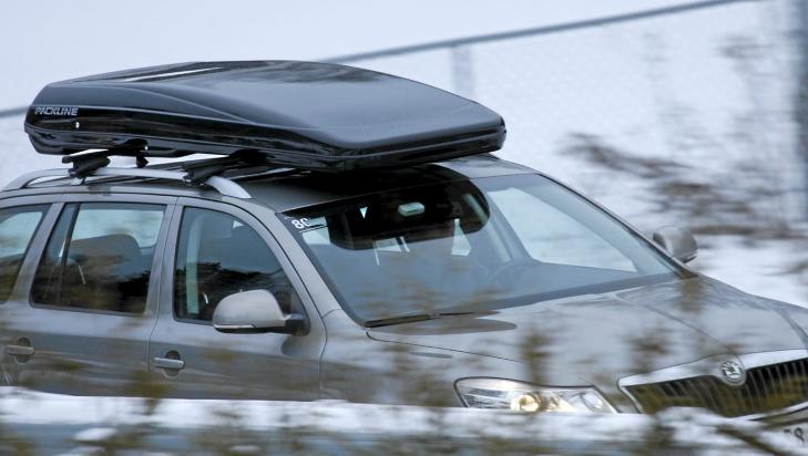 PACKLINE FX-SUV: Slank glassfiberboks med universaltilpasning til takstativ. Universaltilpasning gjør det mye lettere å flytte boksen fra bil til bil enn lastestativtunneler. FX-boksen finnes også i tunnelversjon. FOTO: Haakon Førde PACKLINE FX-SUV: Slank glassfiberboks med universaltilpasning til takstativ. Universaltilpasning gjør det mye lettere å flytte boksen fra bil til bil enn lastestativtunneler. FX-boksen finnes også i tunnelversjon. FOTO: Haakon Førde