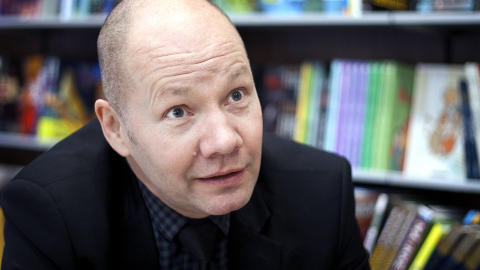 NY BOK: Svenska Akademins faste sekret�r, historikeren og forfatteren Peter Englund, er i Norge i anledning utgivelsen av boka �Krigens skj�nnhet og sorg�. Foto: Linda Roald