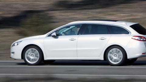SLIK SER DEN UT: Nye Peugeot 508 SW har mye sprekere design enn forgjengeren 407. Mer plass har den ogs�.  FOTO: Petter Handeland