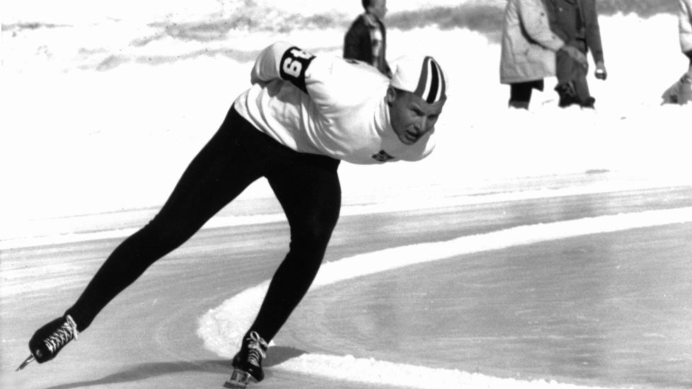 SK�YTEPOESI: Knut �Kupper'n� Johannesen tok sitt f�rste OL-gull p� 10.000 meteren i Squaw Valley i 1960. Det inspirerte Olav H. Hauge til � skrive tidenes sk�ytedikt.
Arkivfoto: SCANPIX