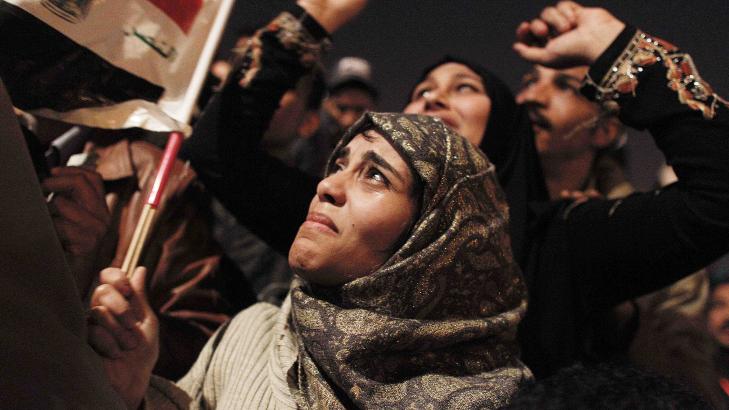 T�RER AV GLEDE: If�lge Expressens reporter Kassem Hamad� i Egypt er det euforiske tilstander i hovedstaden. Her er en egyptisk kvinne r�rt til t�rer etter � ha innsett at folket har vunnet over Mubarak og hans regime. Foto: AP Photo/Tara Todras-Whitehill