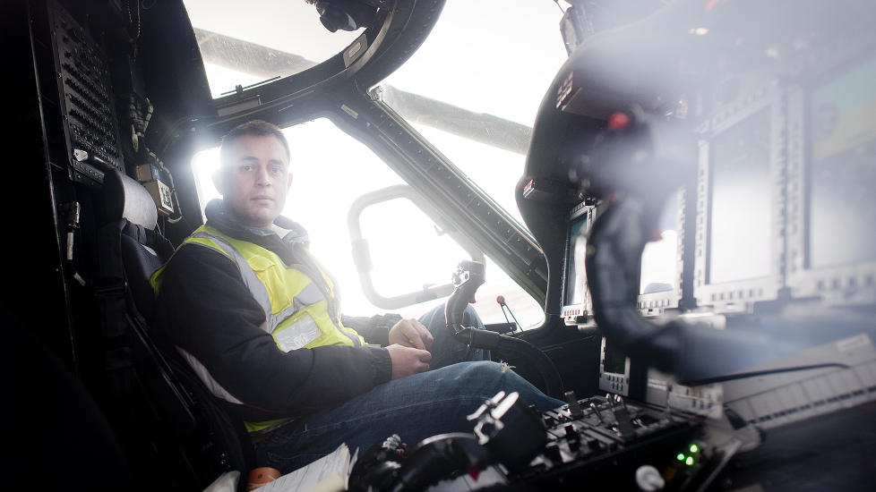 BEKYMRET: Fagforeningsleder Carl Gilbert Rego i Bristow Norway bekrefter store problemer med st�y og virbrasjon i Sikorsky S-92. 
Piloter f�r helseplager og m� slutte.

Foto: Tommy Ellingsen