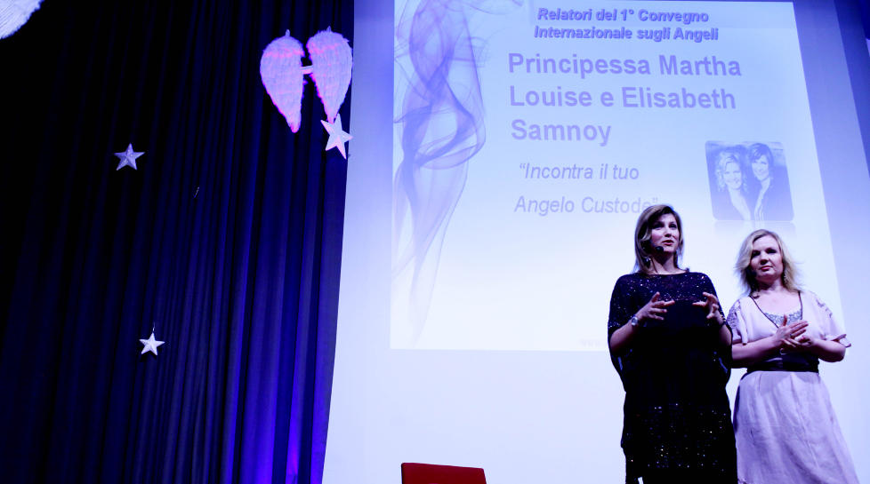 ENGLEKONFERANSE: Prinsesse M�rtha Louise og Elisabeth Samn�y p� englekonferanse i Torino, Italia. Foto: Siv Johanne Seglem.