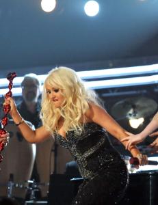 Christina Aguilera snublet på Grammy-scenen