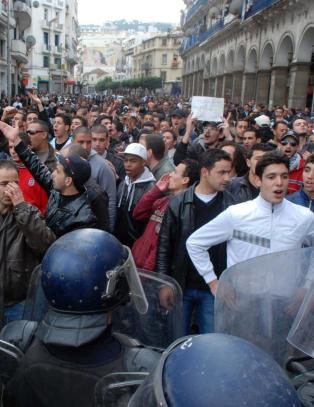 - Algeries unntakstilstand blir snart opphevet