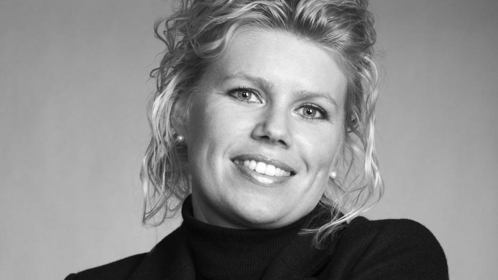 FOR MANGE ORD: Ann Rosman vil nok gjerne bli en ny Camilla L�ckberg, men n�r ikke helt opp til bestselgeren i svensk krim. Foto: BAZAR