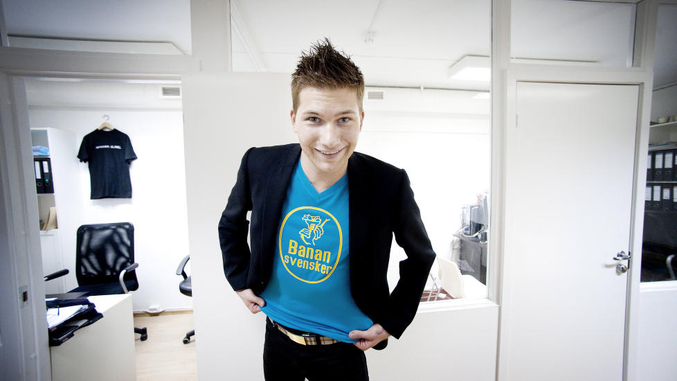 BANANSVENSKENE: Niklas Johansson (bildet) leder foreningen for svensker i Norge. Debatten om svensker p� lusel�nn og late nordmenn er i beste fall upresis og minner mer om moralisme, mener NOVA-forsker Christer Hyggen.

Foto: John T. Pedersen