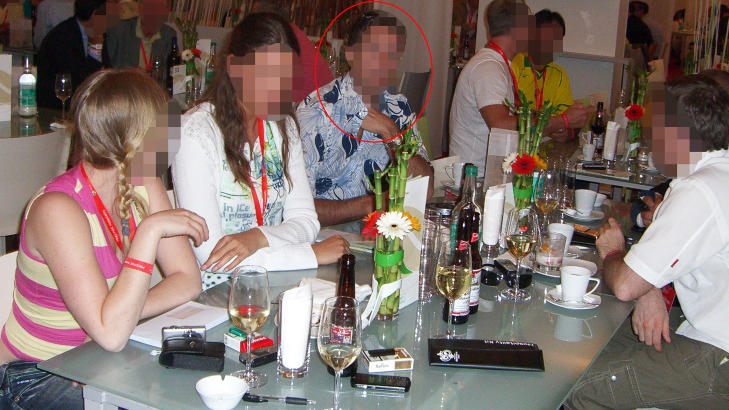 P� EUROTEAM-FEST: Her sitter svensken (med r�d ring) p� fest med Euroteam under VM i 2006. Han har v�rt en n�kkelmann for selskapets suksess. Foto: Privat