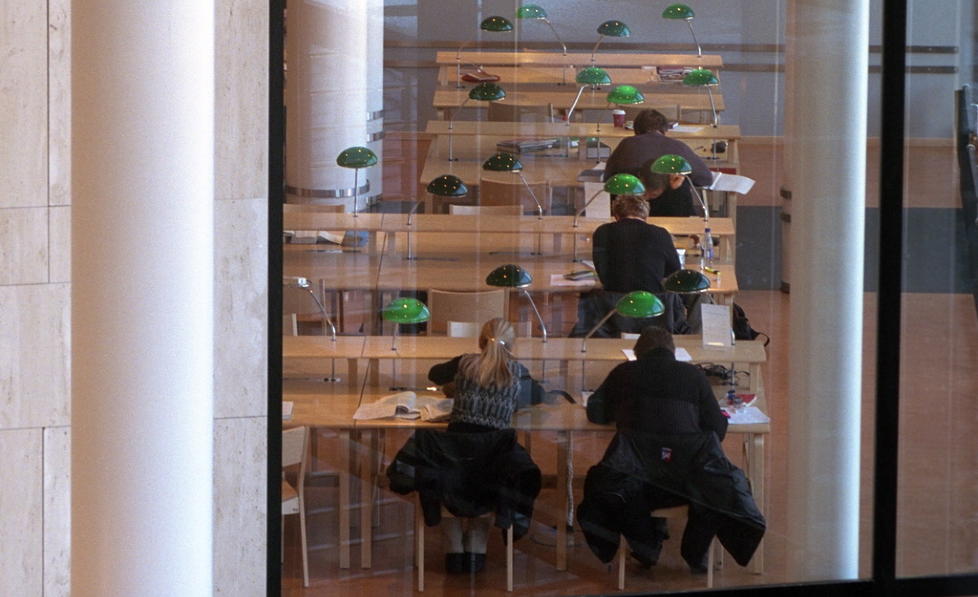 STUDENTENE SLITER: Norske studenter sltier med psykiske plager, det viser en ny nasjonal unders�kelse. Grunneneer utmattelse, eksamenspress og mange forpliktelser. Foto R�ST/ESPEN Dagbladet